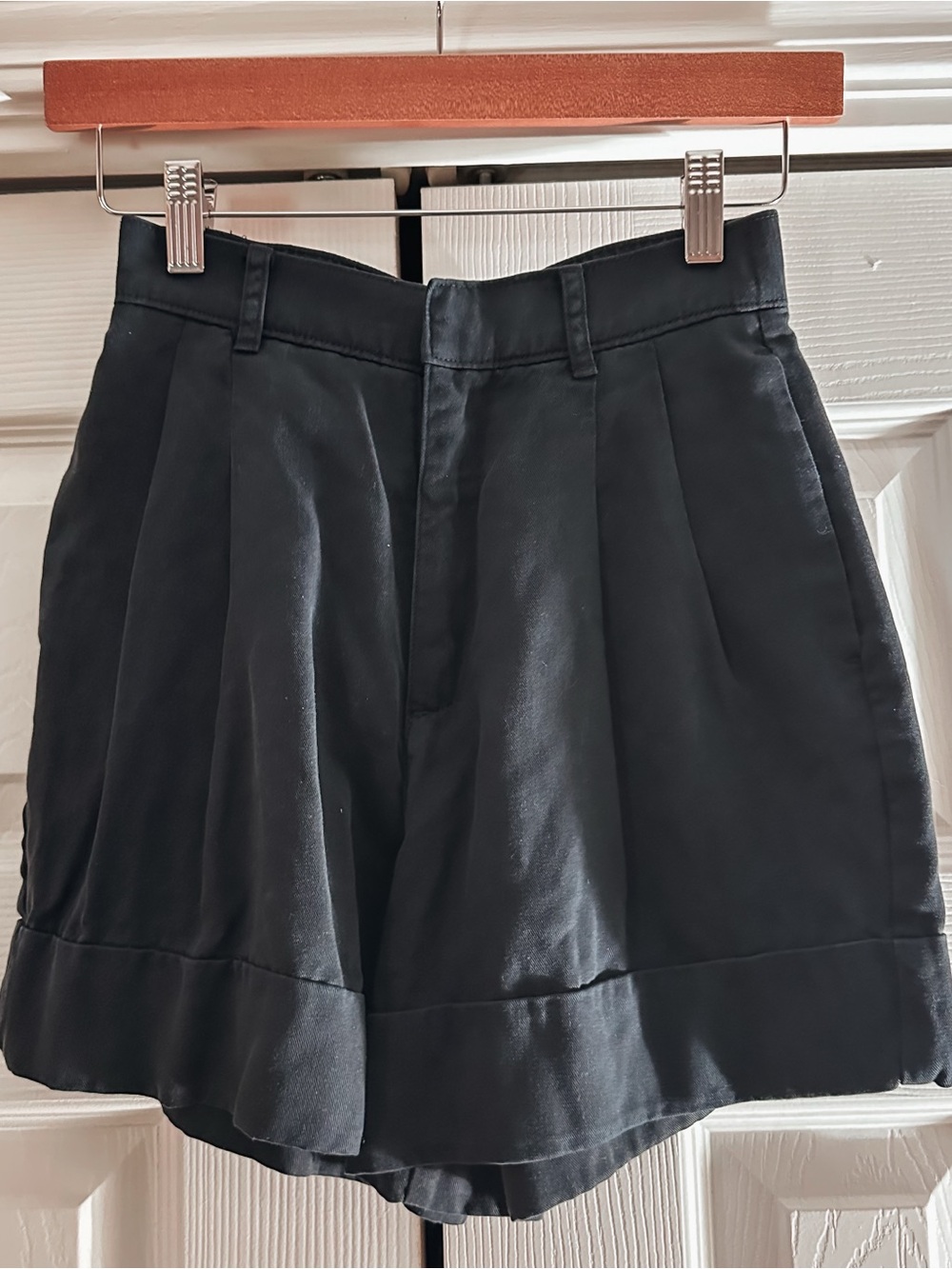 Abercrombie & Fitch Black Pleated High-Waist Women's Shorts